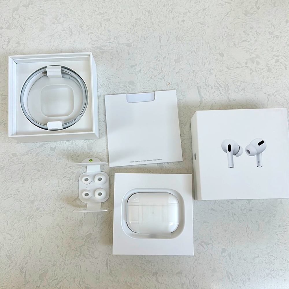 AirPod pros 1st gen wireless charging case